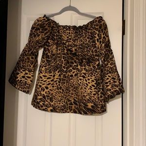 😍off the shoulder animal print top😍